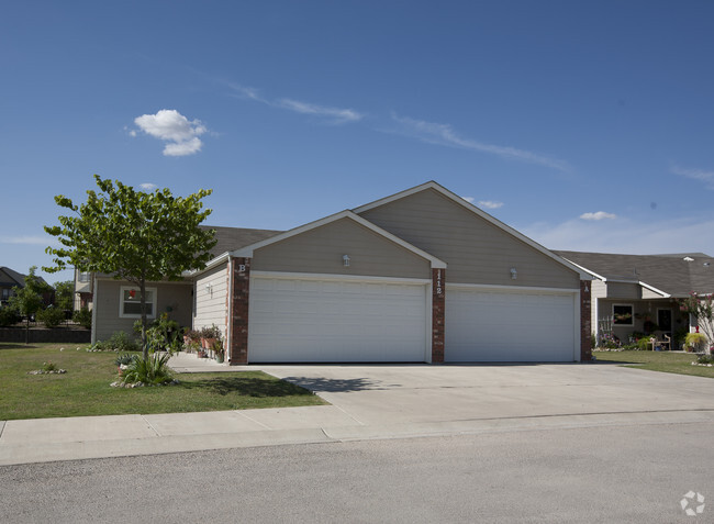 Primary Photo - Gardens of Taylor Rental