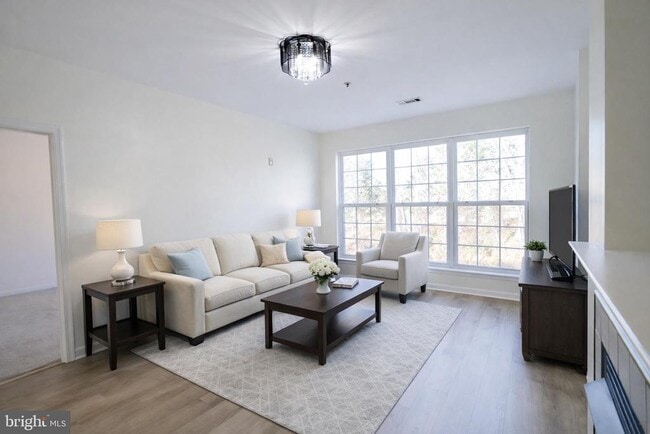 Building Photo - 400 Symphony Cir Unit 422H