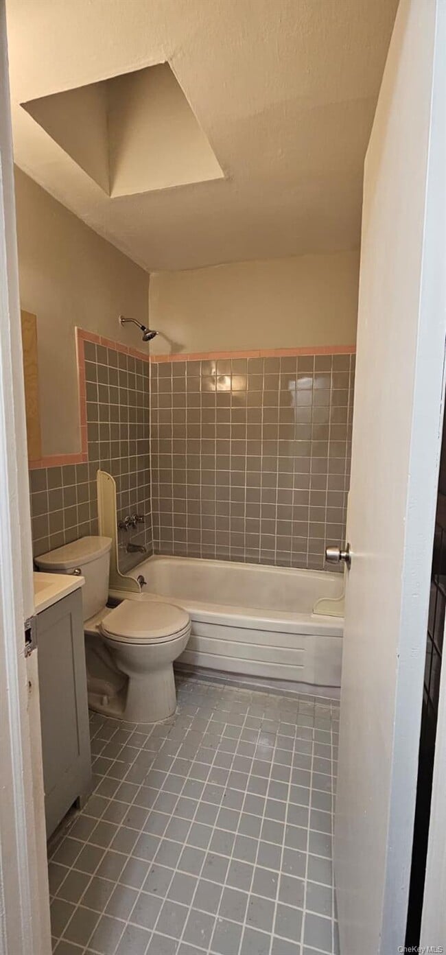 Photo - 260-16 Hillside Ave.