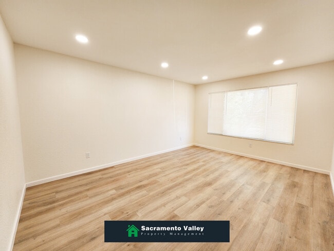 Photo - 7692 Rotherton Way