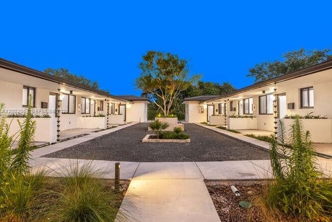 Building Photo - 8931 NE 2nd Ave Unit S3