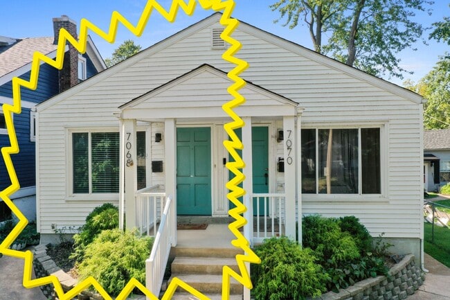 Building Photo - Chic French-ish Town-Cottage Unit 7068 - 888