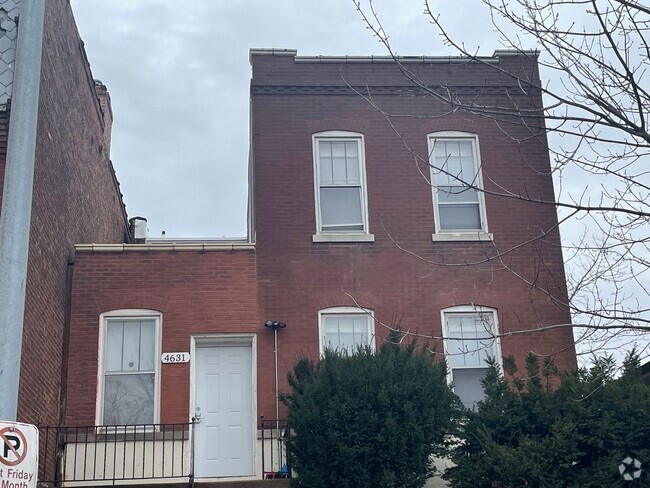 Building Photo - Large Spacious 4 BR 1.5 BA Ready to be Cal... Rental