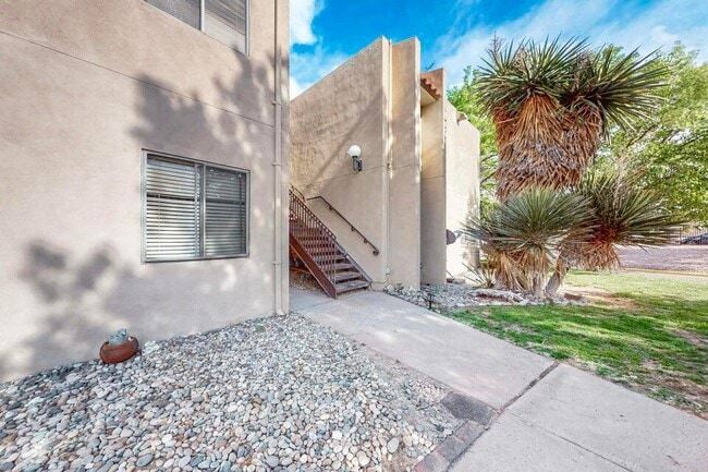 Building Photo - 939 Country Club Dr SE Unit J Rental
