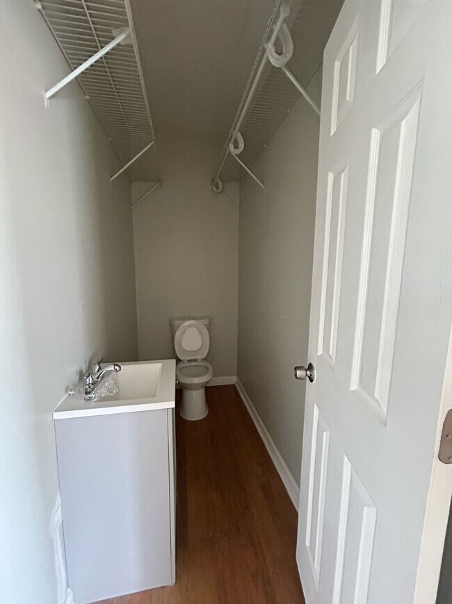 Photo - 454 4th Ave W