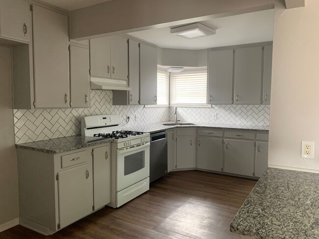 Photo - 726 Sheridan Dr