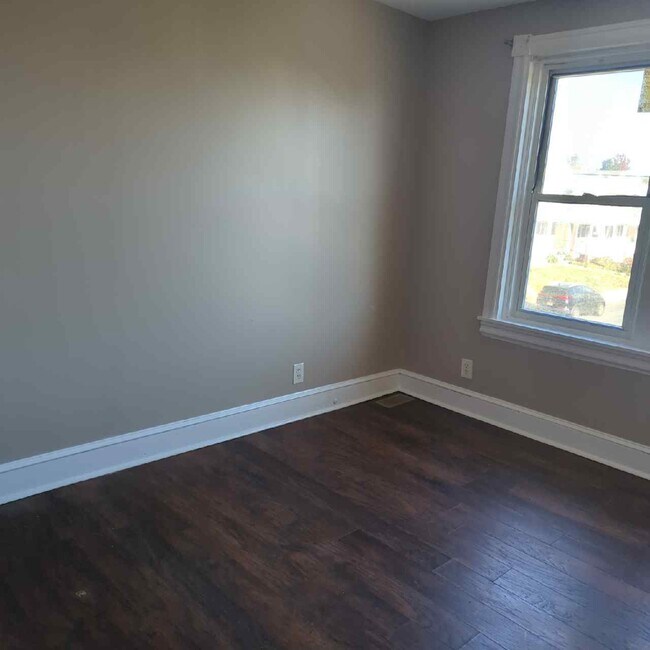 Photo - 320 W 31st St