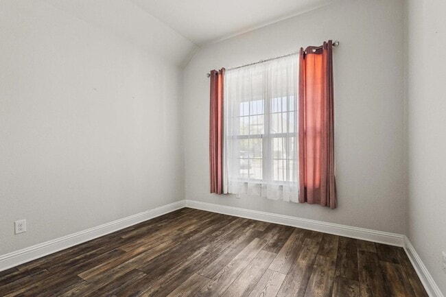 Photo - 705 Boardwalk Way