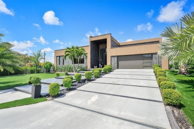 Photo - 2215 NE 19th St