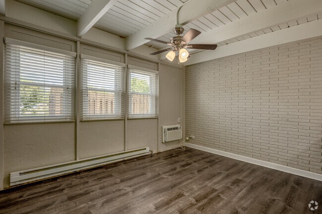 1BR, 1BA - 720SF - Living Room
