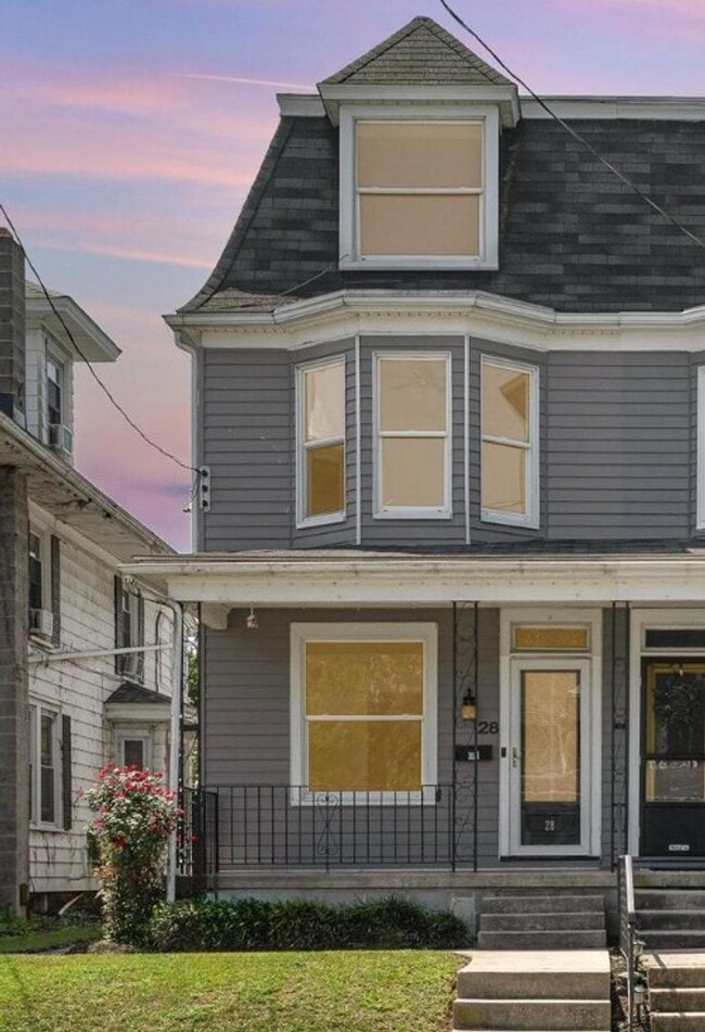 Available Now! Charming 5 Bedroom, 2 Bath ... - Available Now! Charming 5 Bedroom, 2 Bath ... House