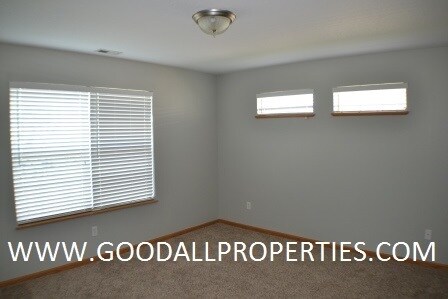 Photo - 3 Bedroom, 2 1/2 Bath Townhome in Urbandale