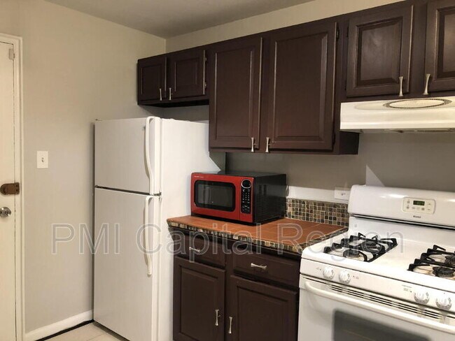 Photo - 10416 Montrose Ave Unit Apt 3
