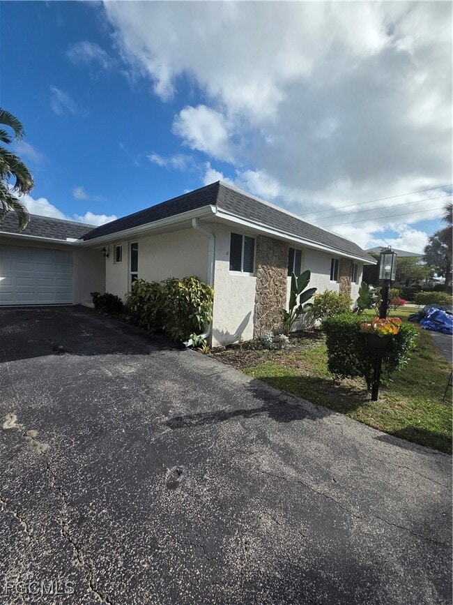 Photo - 280 Lanchester Ct