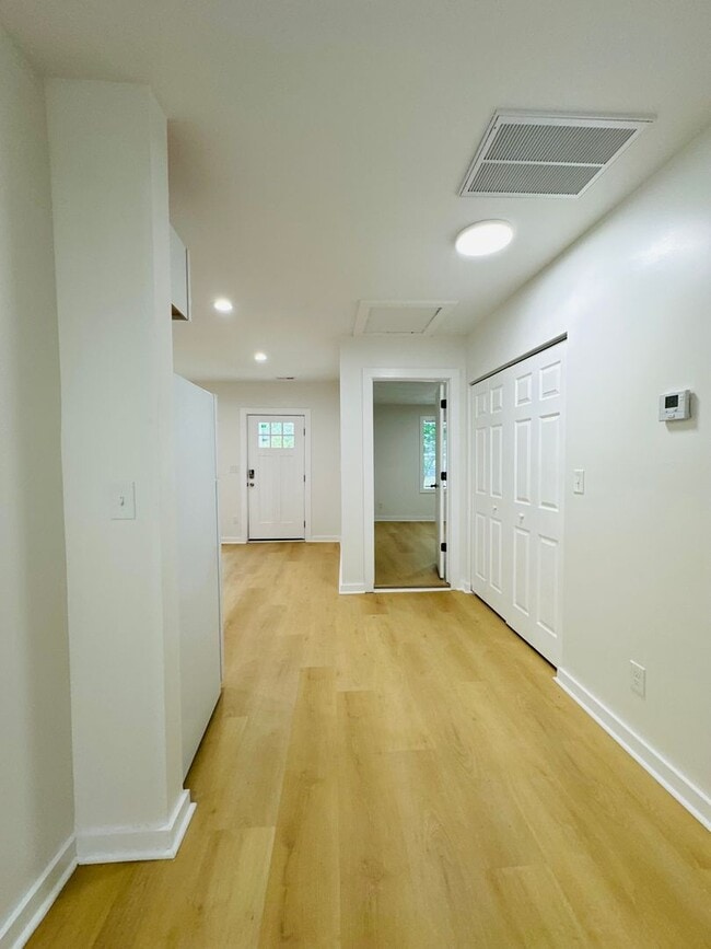 Photo - 525 Smith St