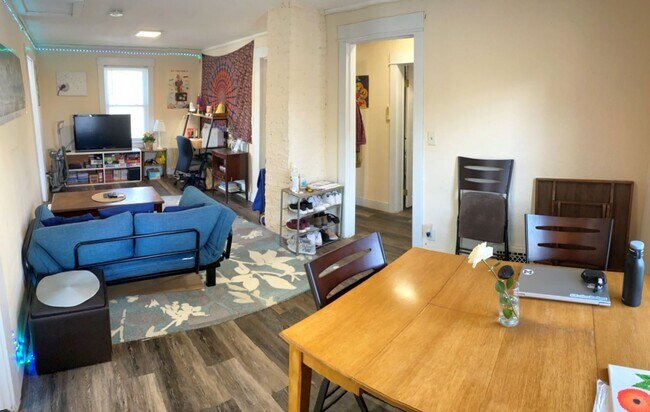 Photo - 1443 Regent St