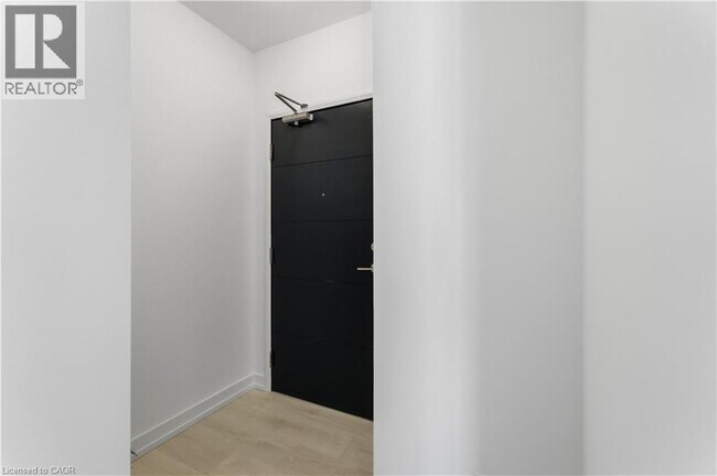 Photo - 75 James St S Unit 1025