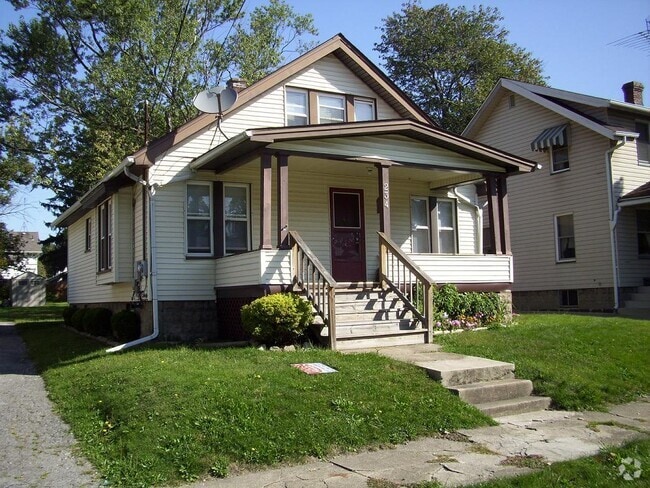 Building Photo - 234 E Howard St Rental