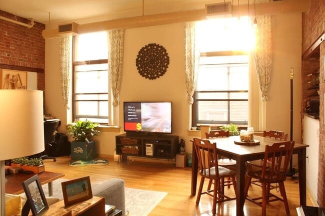 Photo - Strawberry Court Apartments