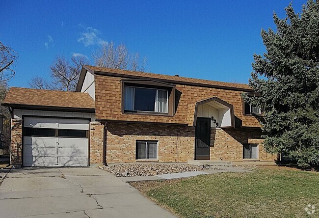 Building Photo - Charming Home Near the Foothills