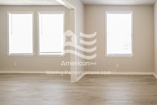 Photo - 147 W 49th Pl N