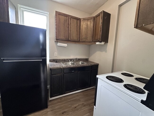 Photo - 263 Glenwood Dr