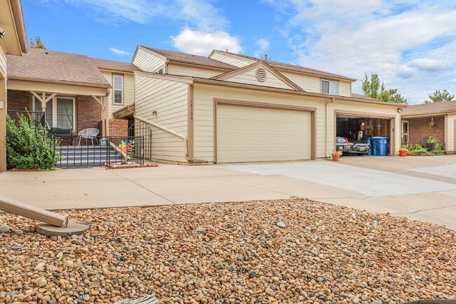 Building Photo - $2,695 - 5 Bed, 4 Bath Townhome in Aurora ...
