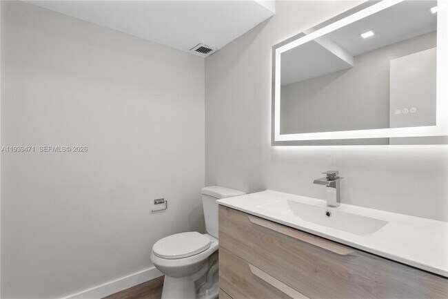 Photo - 16710 NE 9th Ave Unit 306