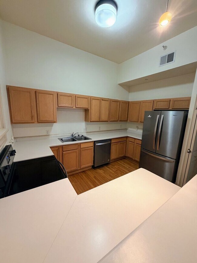 503 N Main St Unit A