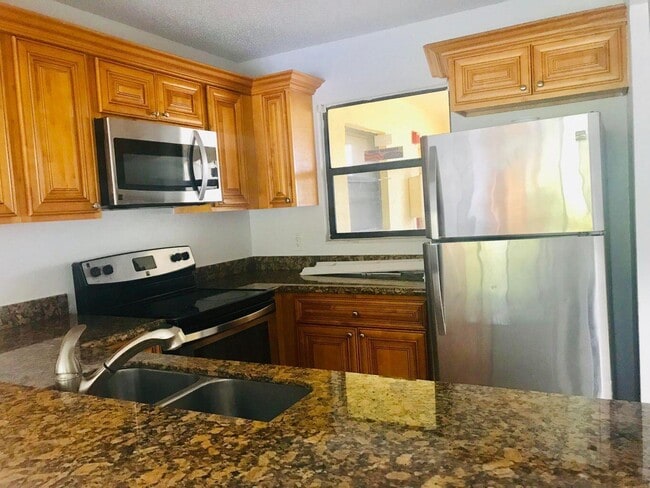Photo - 1477 Lake Crystal Dr Unit G