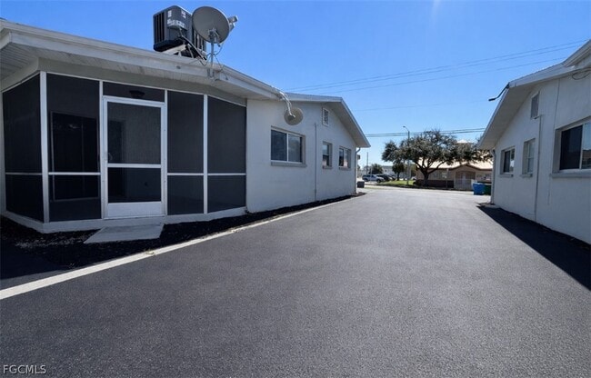 Building Photo - 1107 SE 46th Ln Unit B