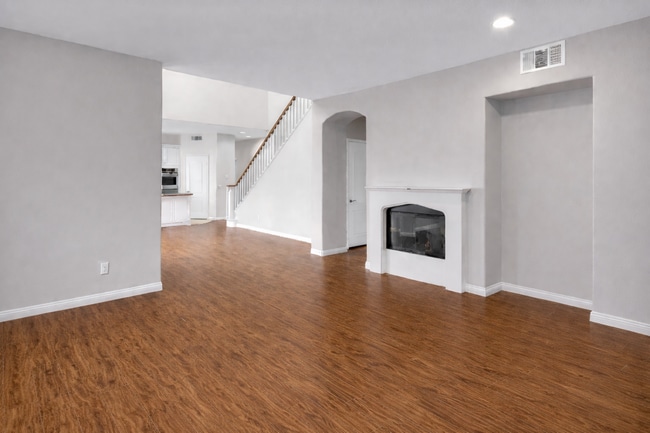 Photo - 33 Wonderland