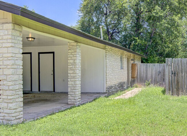 Photo - 805 Sirocco Dr Unit B