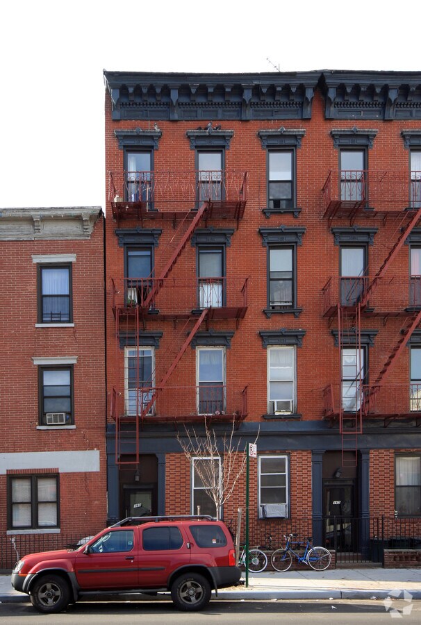 Photo - 163-165 Franklin St