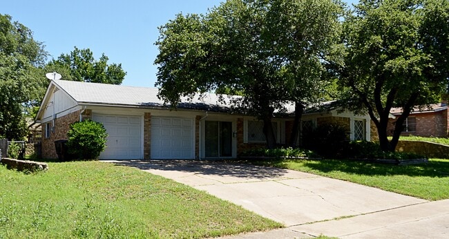Building Photo - Charming Home In Waverly Park Addition