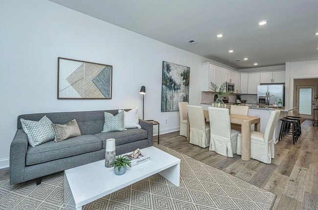 102 Twin Rivers Dr