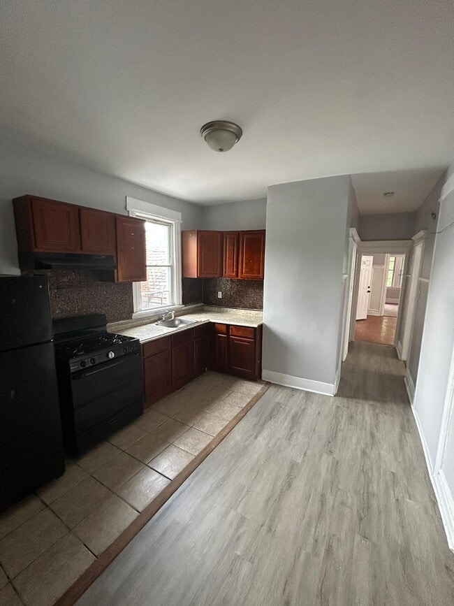 Unit 3 - 40 Columbia Ave Apartments