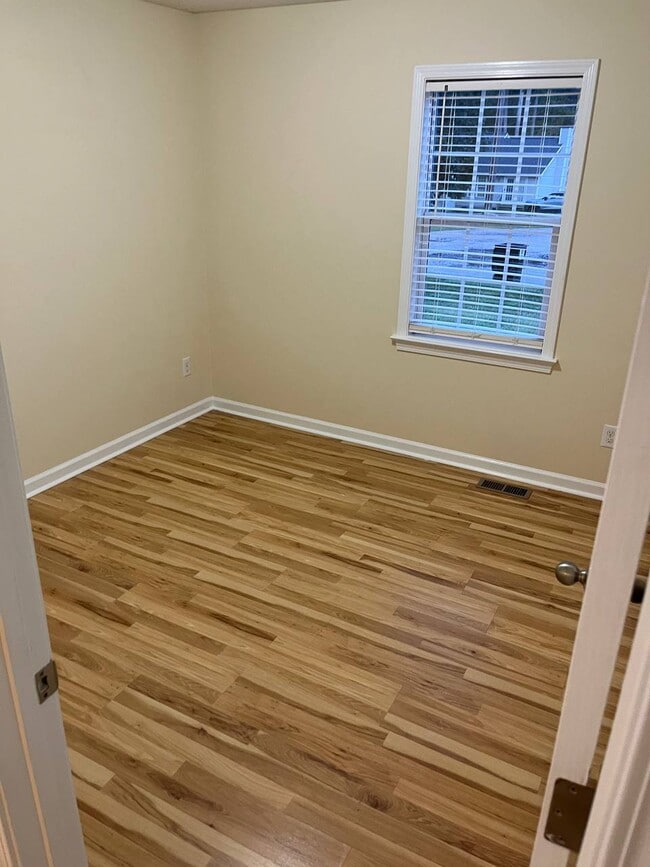 Photo - 113 Cherrington Ct