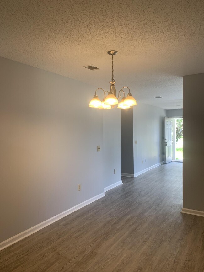 Photo - 707 Kadi Dr