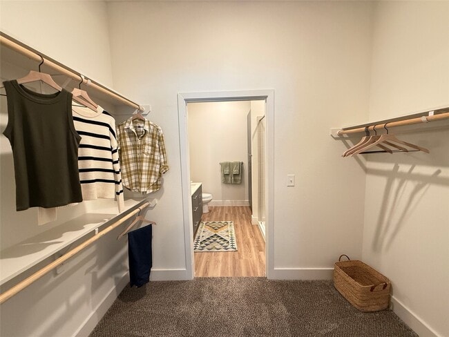 Building Photo - 641 W Crosstimbers St Unit B1.605
