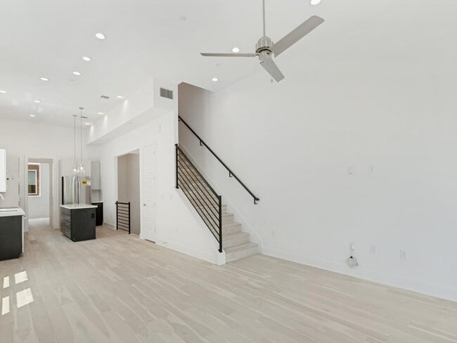 Photo - 2505 Bluebonnet Ln