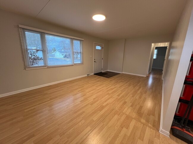 Photo - 103 Renwick Ln