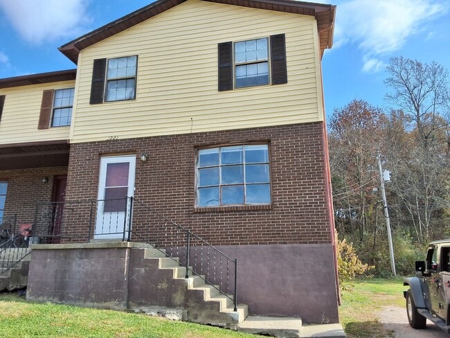 Building Photo - 1221 Clear Ridge Ln