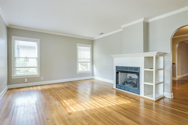 Building Photo - 1300 Crestwood Rd