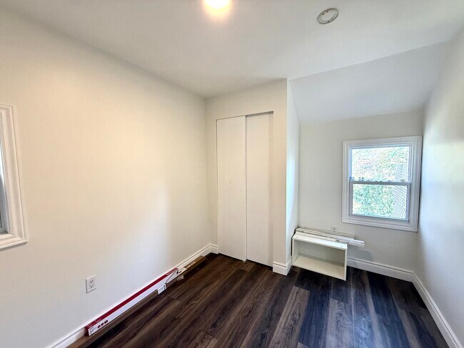 Photo - Unit D-21 Locke Street South Hamilton Ontario L8P3Z9