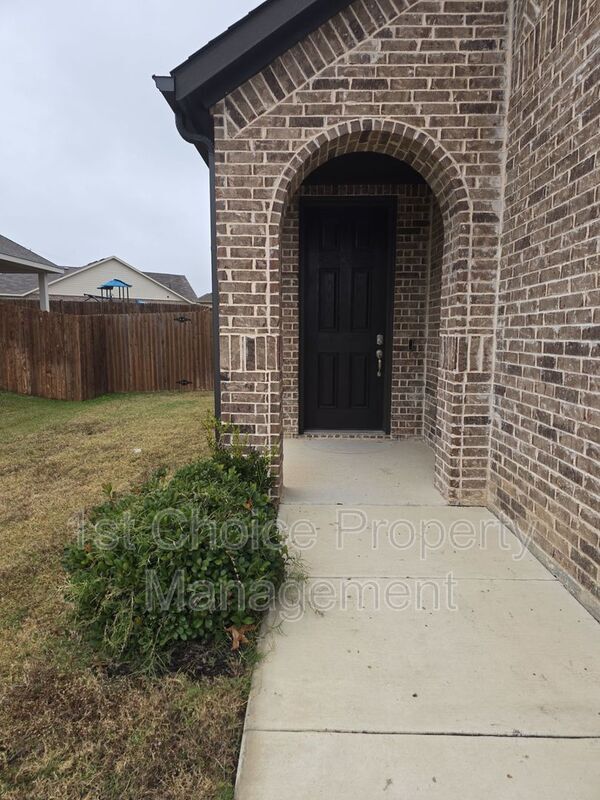 Photo - 505 Reatta Dr