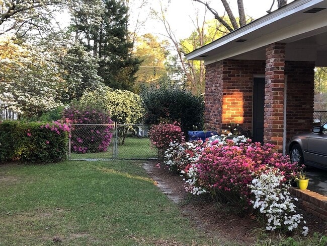 Photo - Well-maintained, Ranch home minutes from F...