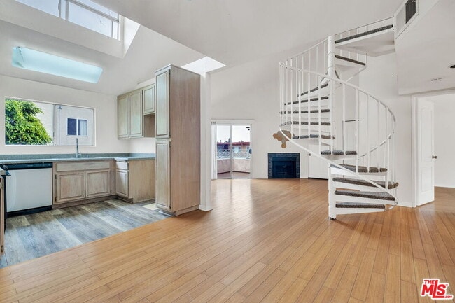 Photo - 610 Venice Way Unit 203