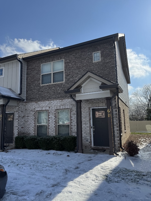 Building Photo - 555 Gresham Ln