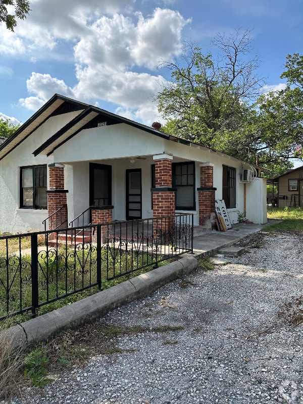 Building Photo - 2123 Delgado St Rental